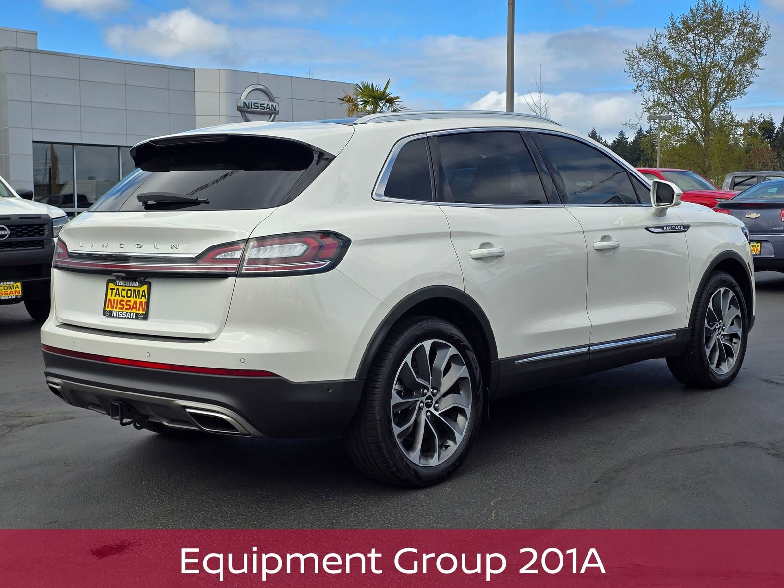 Used 2022 Lincoln Nautilus Reserve w/ Equipment Group 201A image 5