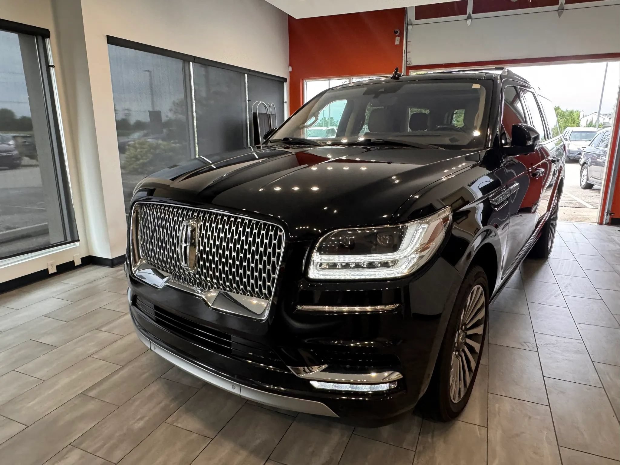 Used 2019 Lincoln Navigator L Reserve w/ Cargo Package AWD/4WD image 9