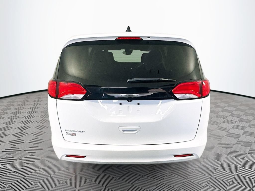 Certified 2023 Chrysler Voyager LX FWD image 9