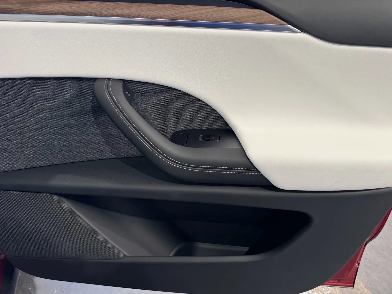 Used 2025 Tesla Model X image 7