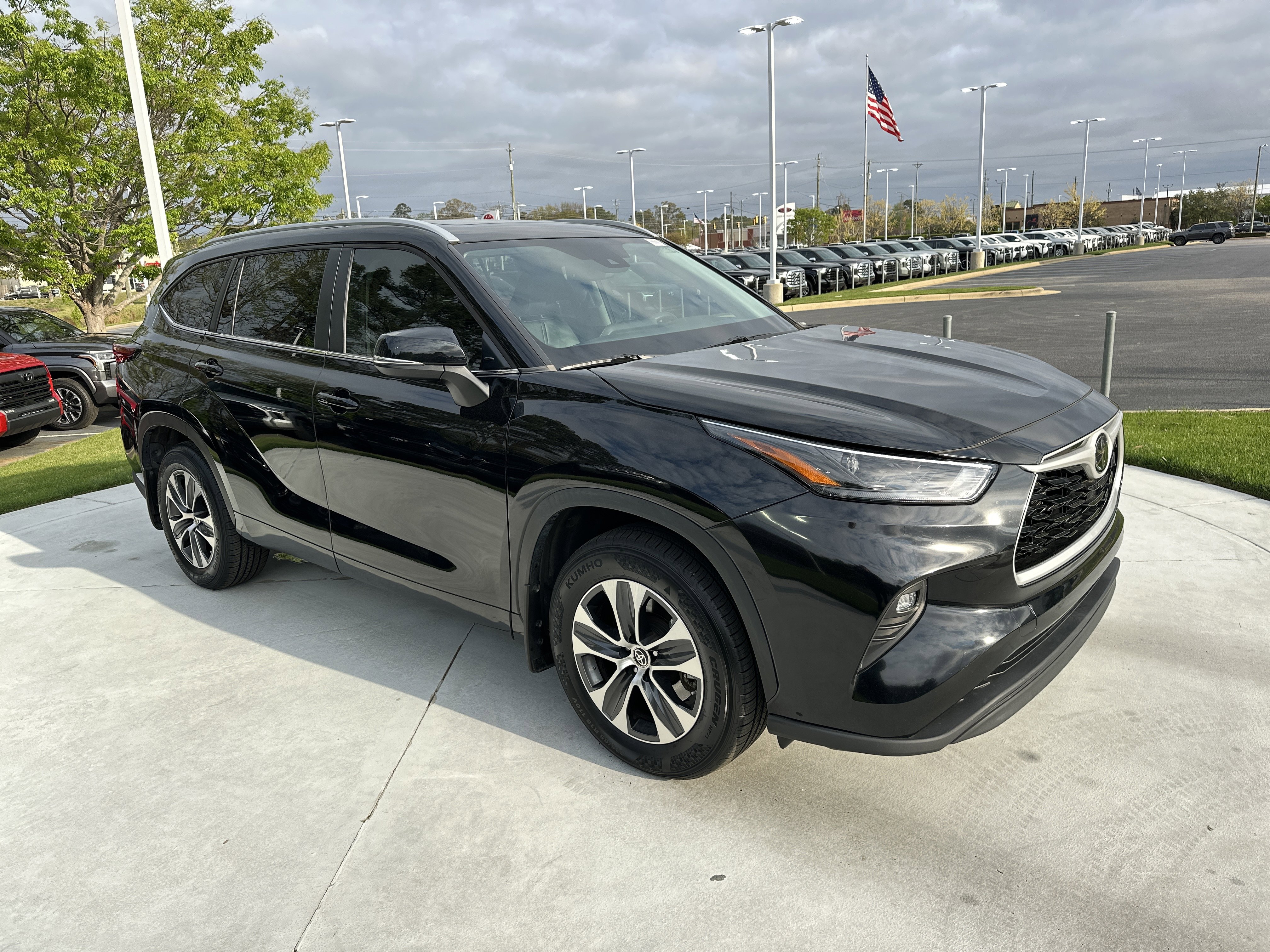 Used 2024 Toyota Highlander XLE video 2