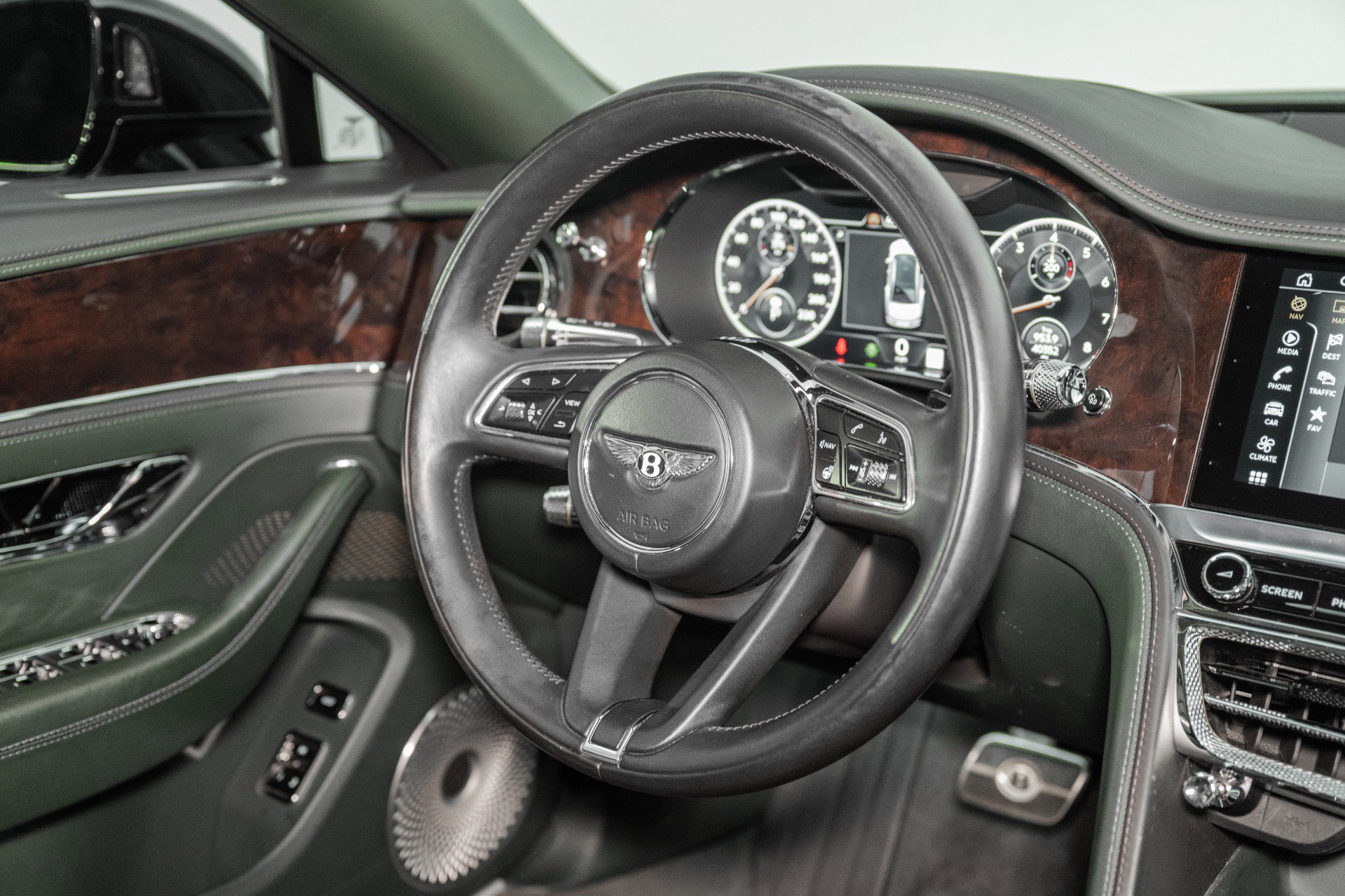 Used 2022 Bentley Flying Spur V8 image 31