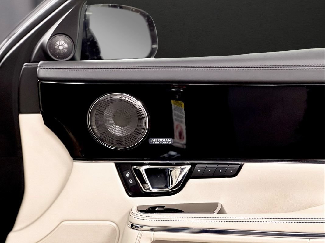 Used 2015 Jaguar XJ AWD/4WD image 36