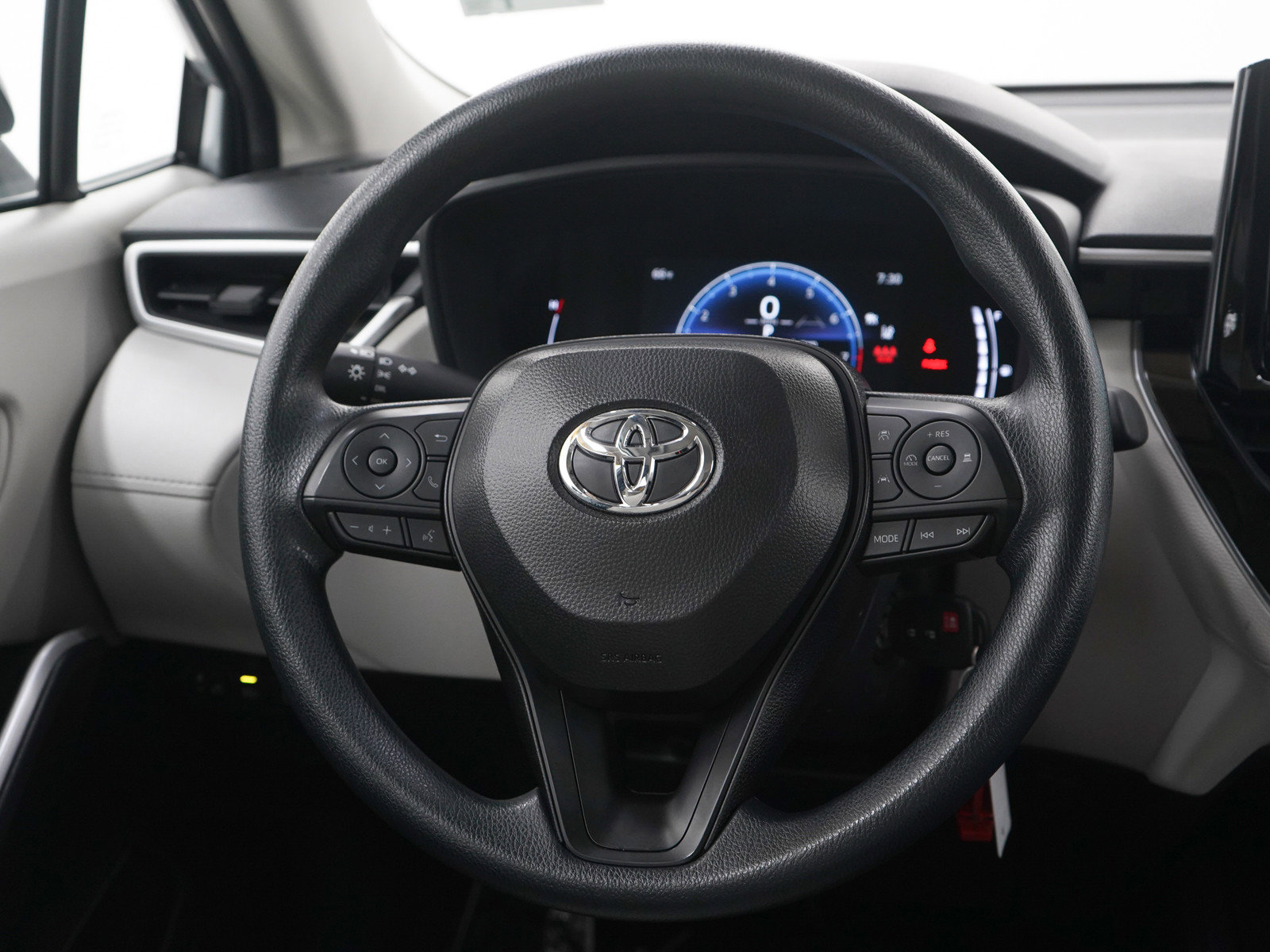 Used 2026 Toyota Corolla Cross L image 14