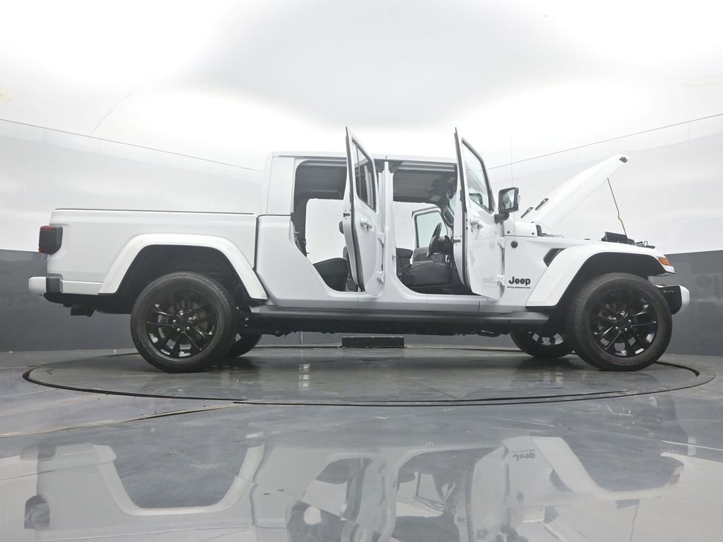 Used 2023 Jeep Gladiator Overland image 59