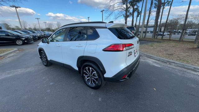 Used 2025 Toyota Corolla Cross SE image 12