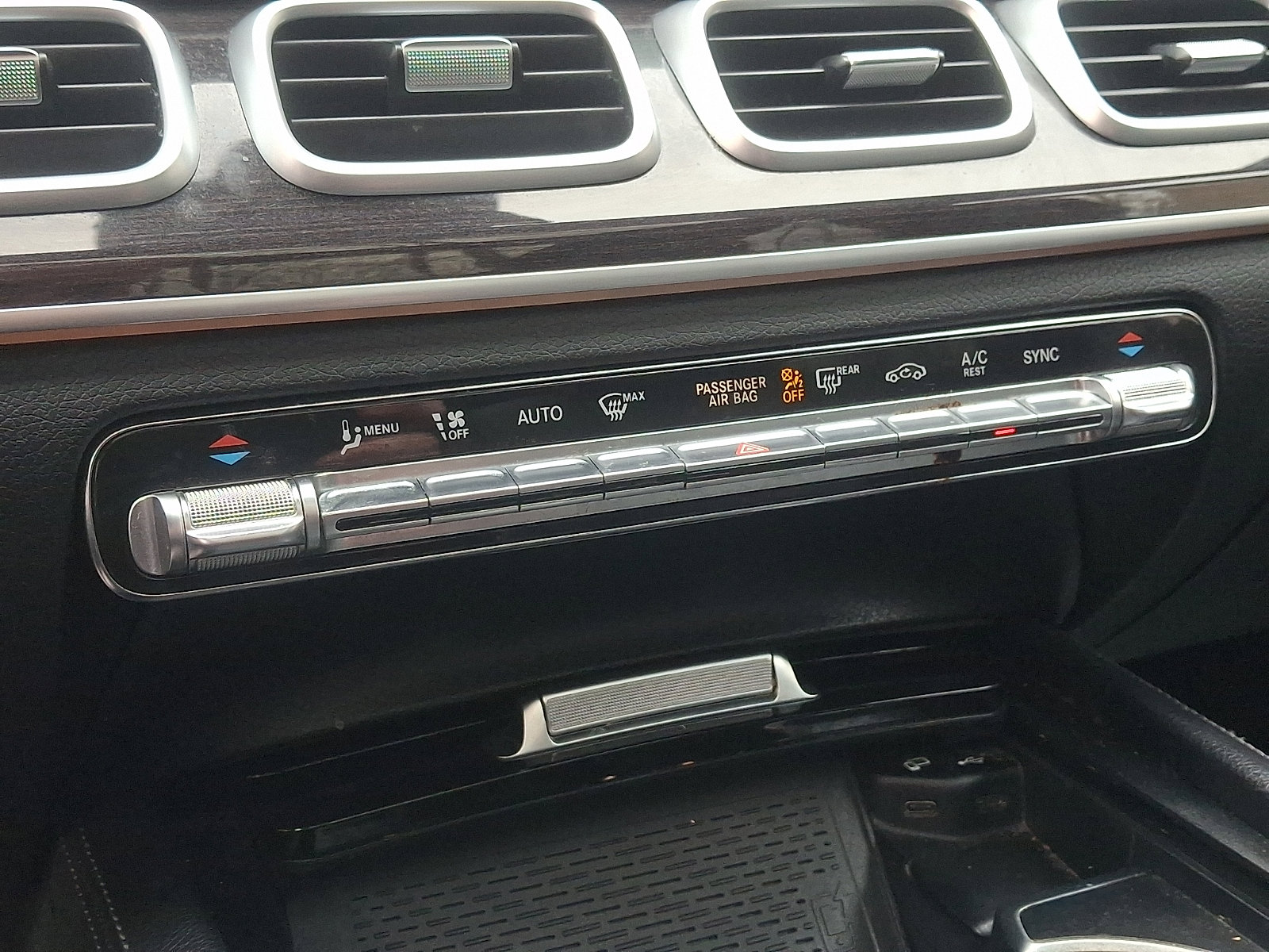 Used 2020 Mercedes-Benz GLE 350 w/ Premium Package image 10