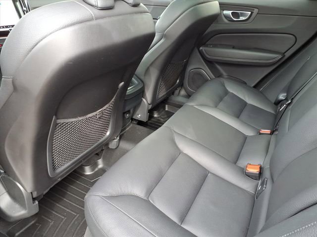 Used 2024 Volvo XC60 B5 Plus AWD/4WD image 17