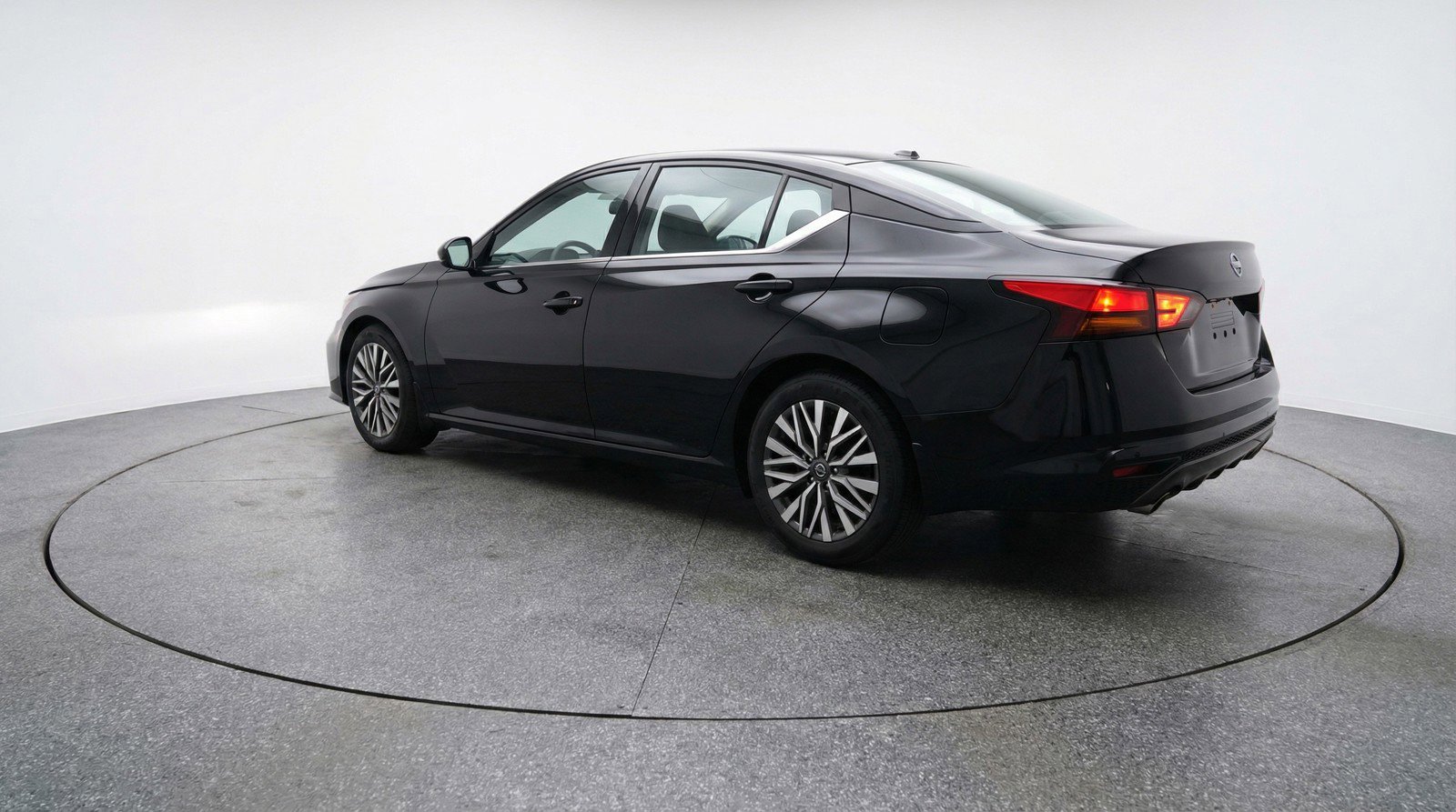 Used 2025 Nissan Altima 2.5 SV FWD image 6