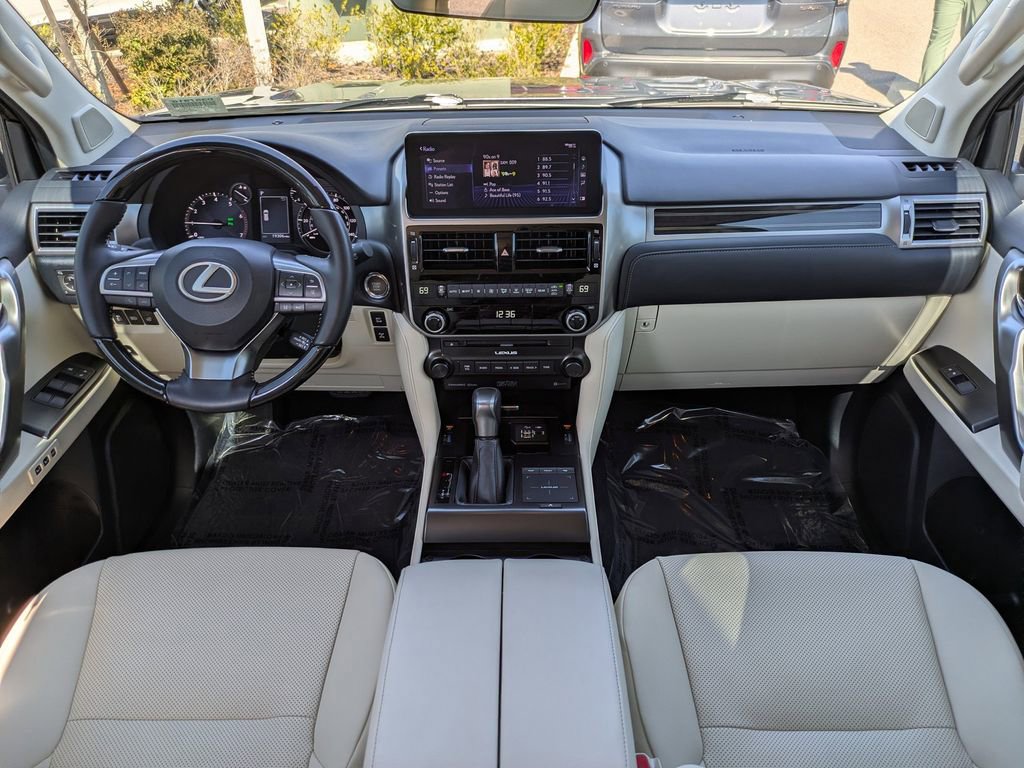 Used 2023 Lexus GX 460 Premium w/ Accessory Package image 14