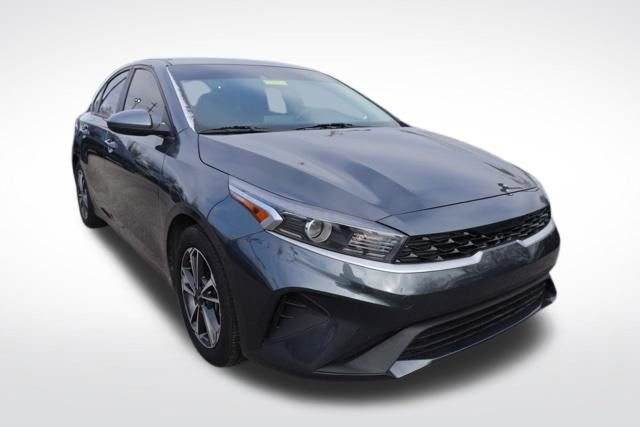 Used 2023 Kia Forte LXS FWD image 2