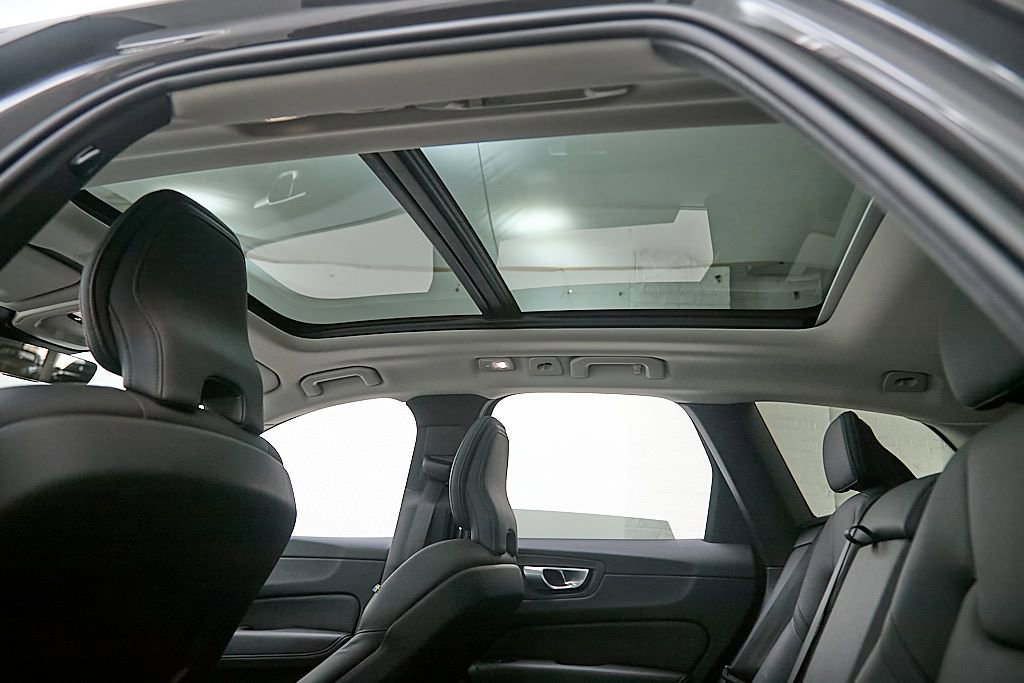 Certified 2023 Volvo XC60 B5 Plus w/ Climate Package image 22