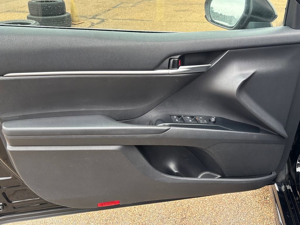 Used 2020 Toyota Camry SE image 5