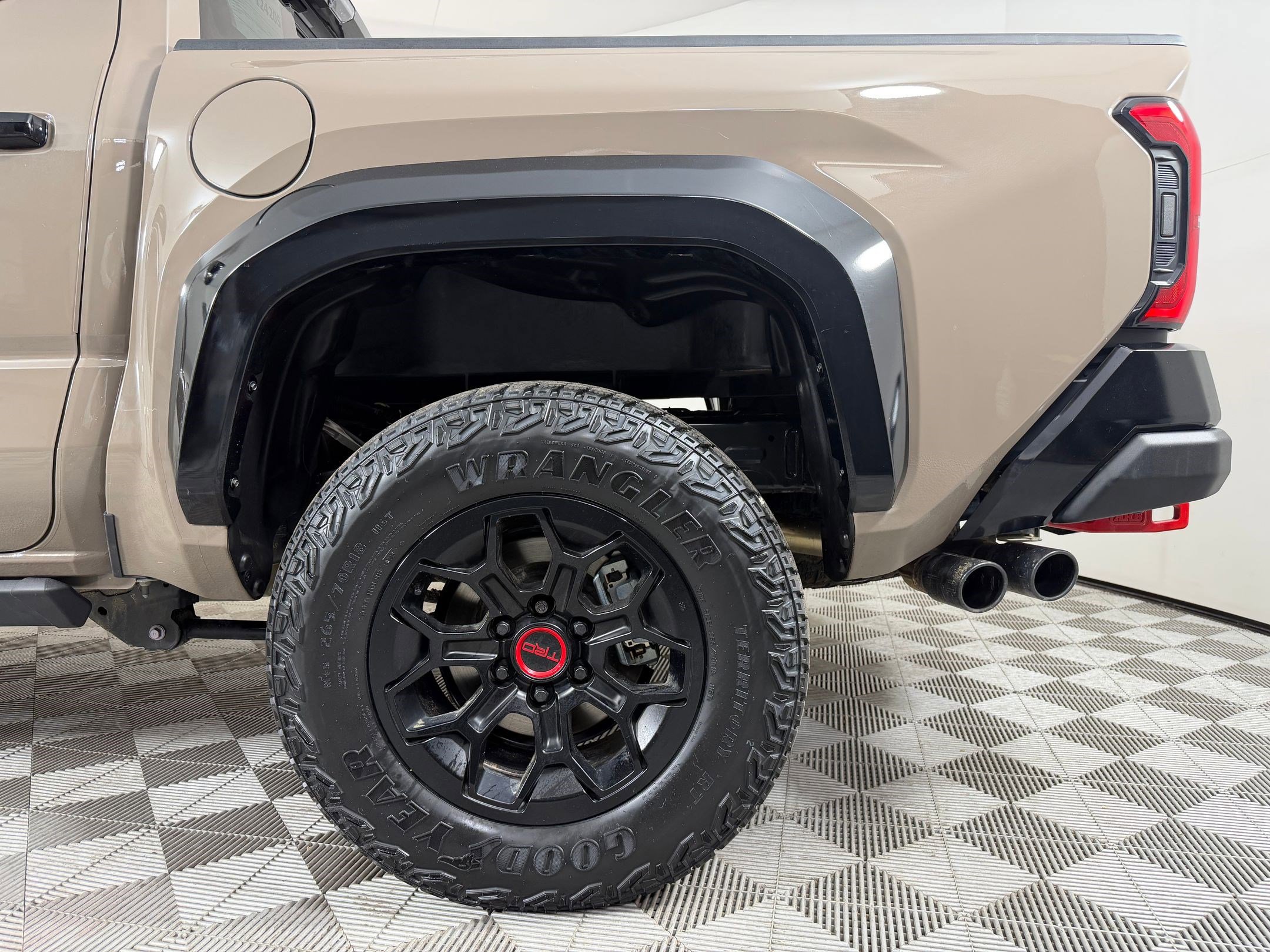Used 2025 Toyota Tacoma TRD Pro AWD/4WD image 27