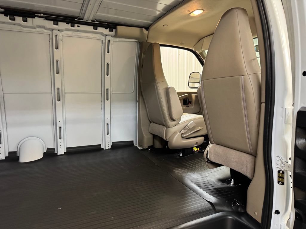 New 2026 GMC Savana 2500 Extended w/ Driver Convenience Package RWD image 17