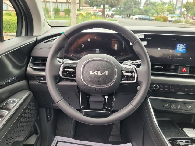 New 2026 Kia Carnival SX w/ SX Dark Edition Package FWD image 12