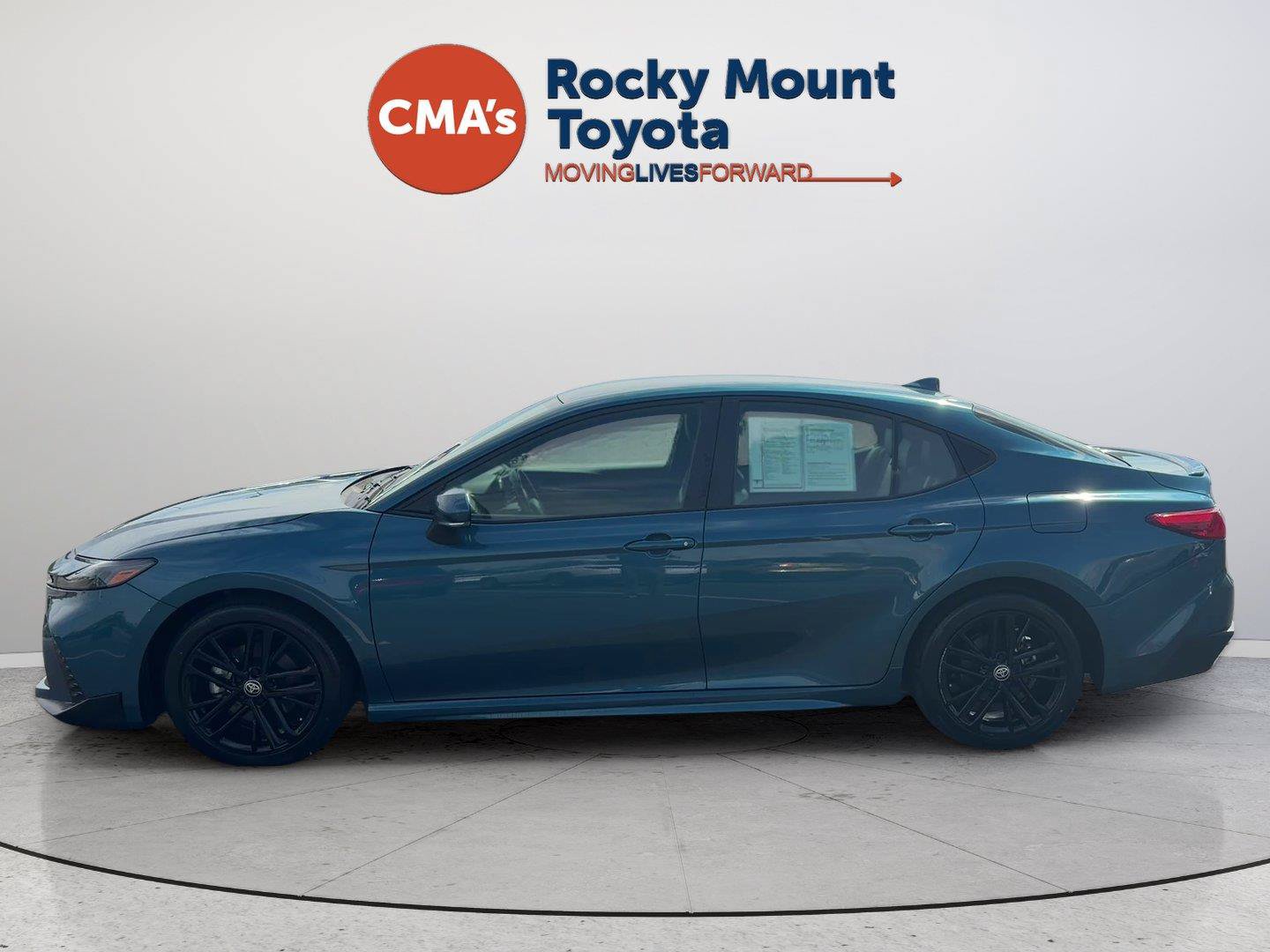 Used 2025 Toyota Camry SE FWD image 2