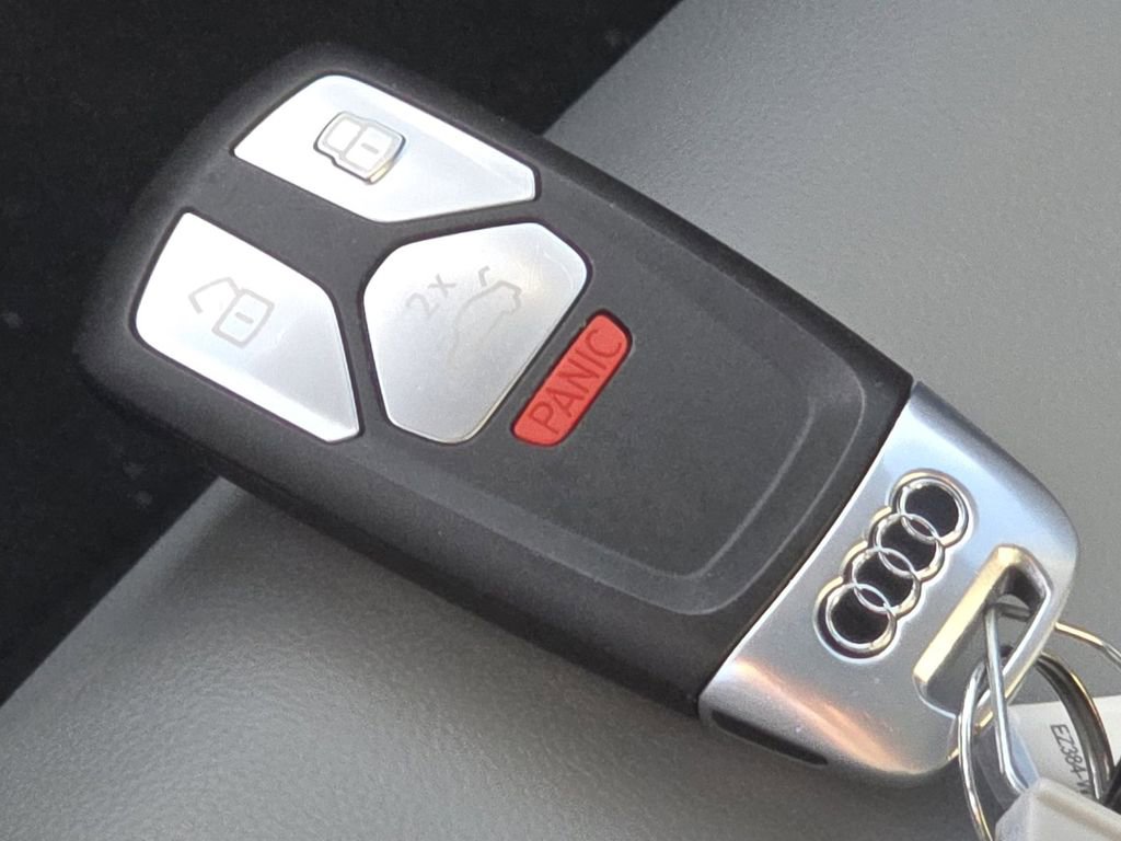 Used 2021 Audi Q5 e Prestige w/ Prestige Package image 37