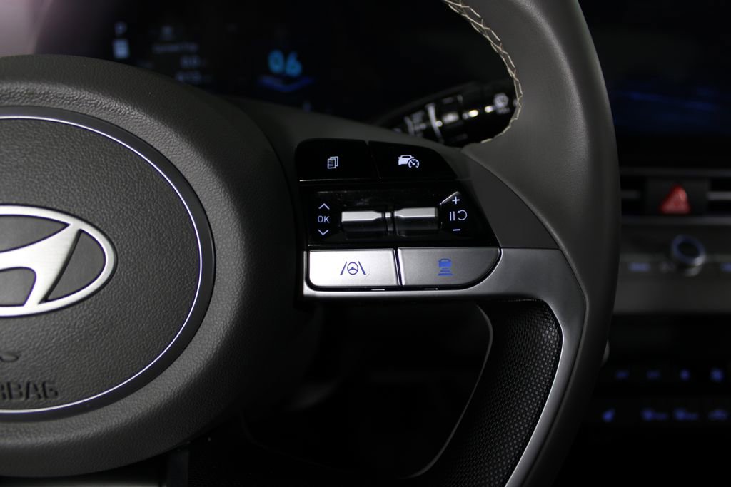 Used 2025 Hyundai Elantra SEL image 26