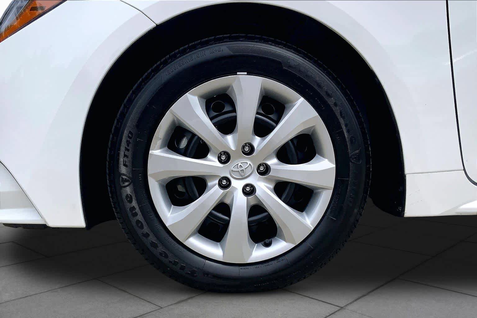 Used 2026 Toyota Corolla LE FWD image 11