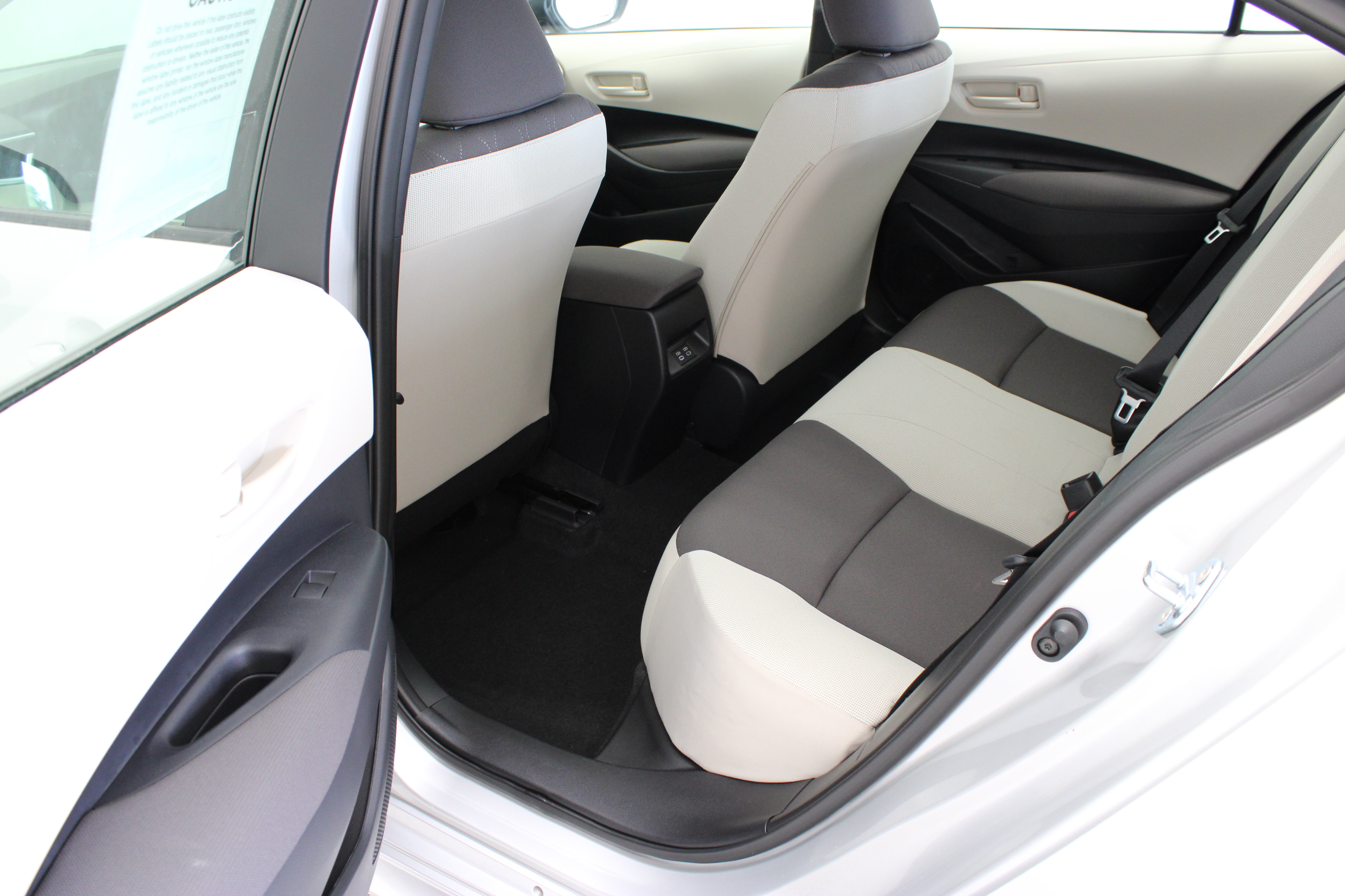 Used 2025 Toyota Corolla LE FWD image 24