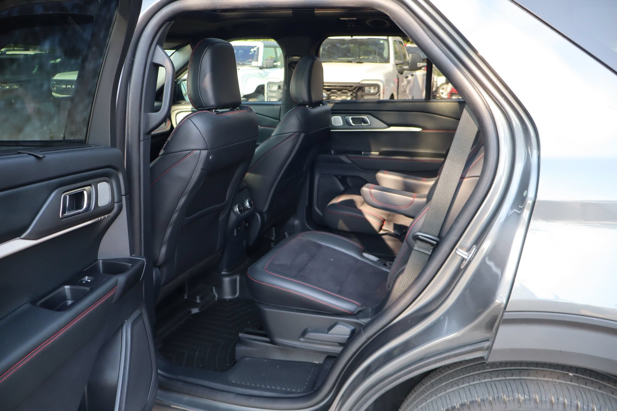 Certified 2025 Ford Explorer ST AWD/4WD image 27