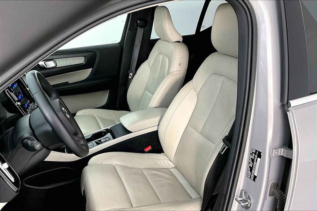 Certified 2023 Volvo XC40 B5 Plus image 34