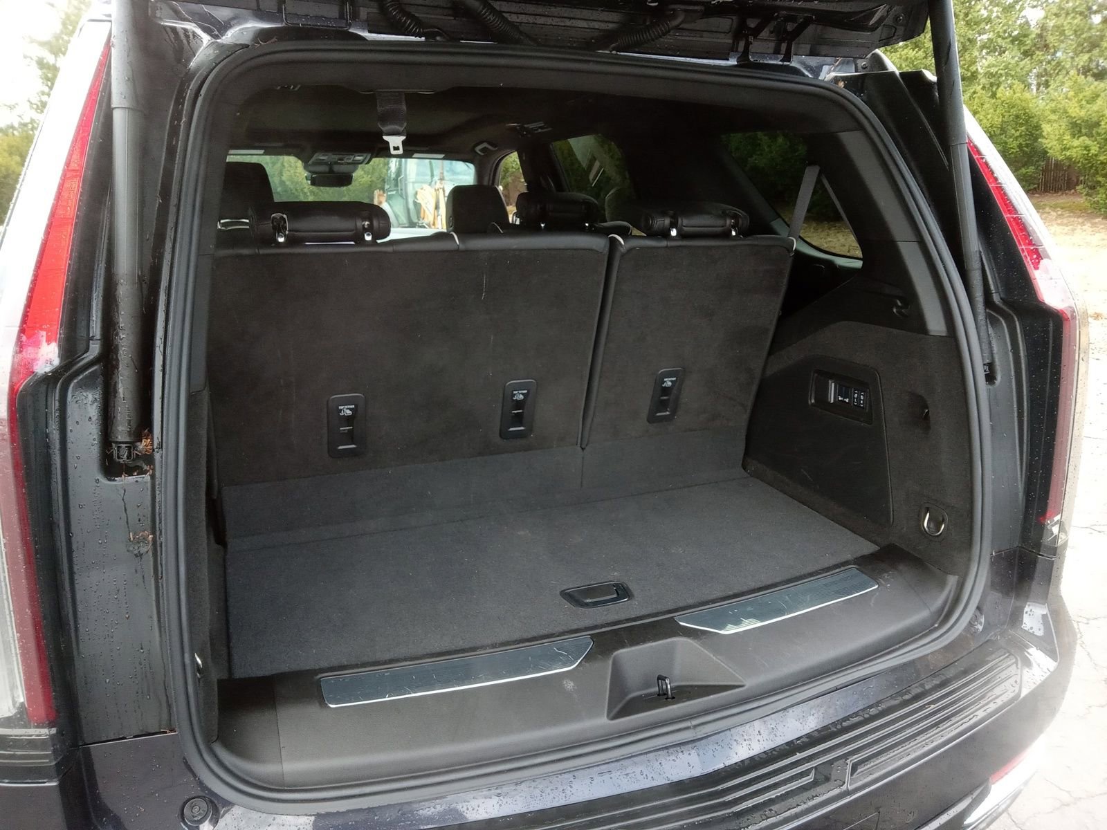 Used 2024 Cadillac Escalade Premium Luxury w/ Performance Package image 28