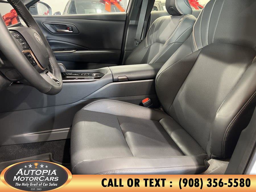 Used 2025 Toyota Crown Signia AWD/4WD image 10