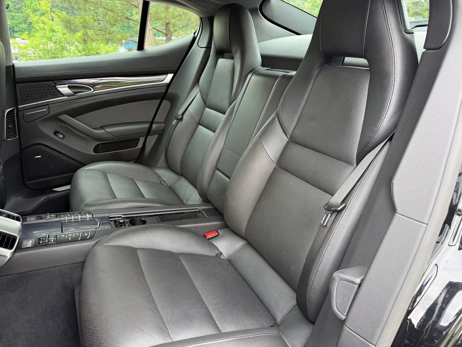 Used 2014 Porsche Panamera RWD image 40
