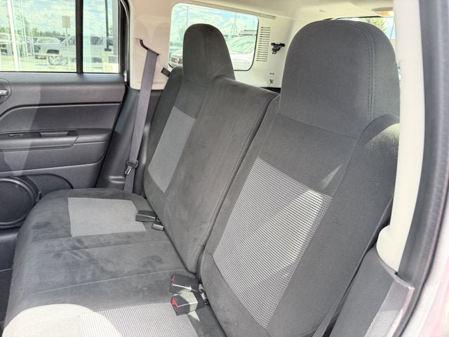 Used 2017 Jeep Patriot Latitude AWD/4WD image 16