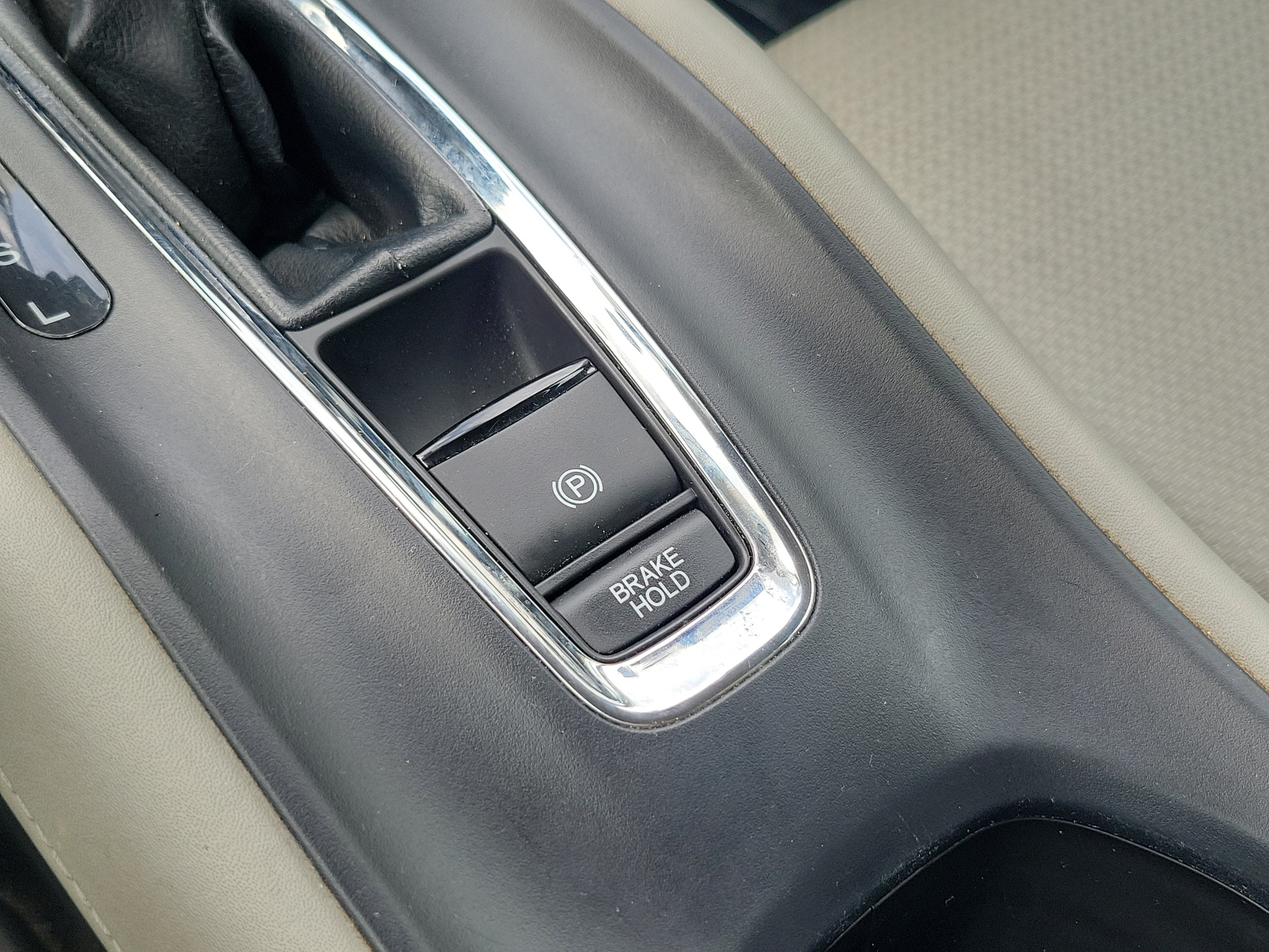 Certified 2022 Honda HR-V LX image 30