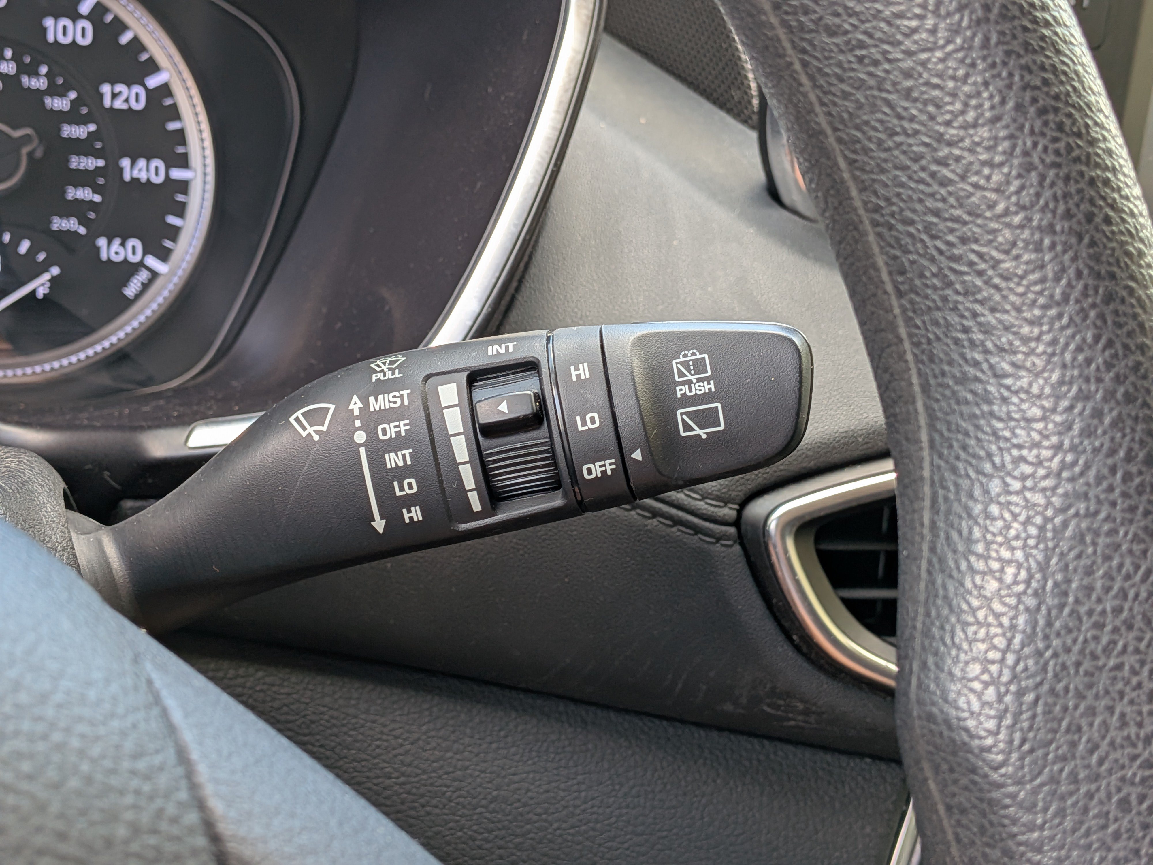 Used 2019 Hyundai Santa Fe SE AWD/4WD image 28