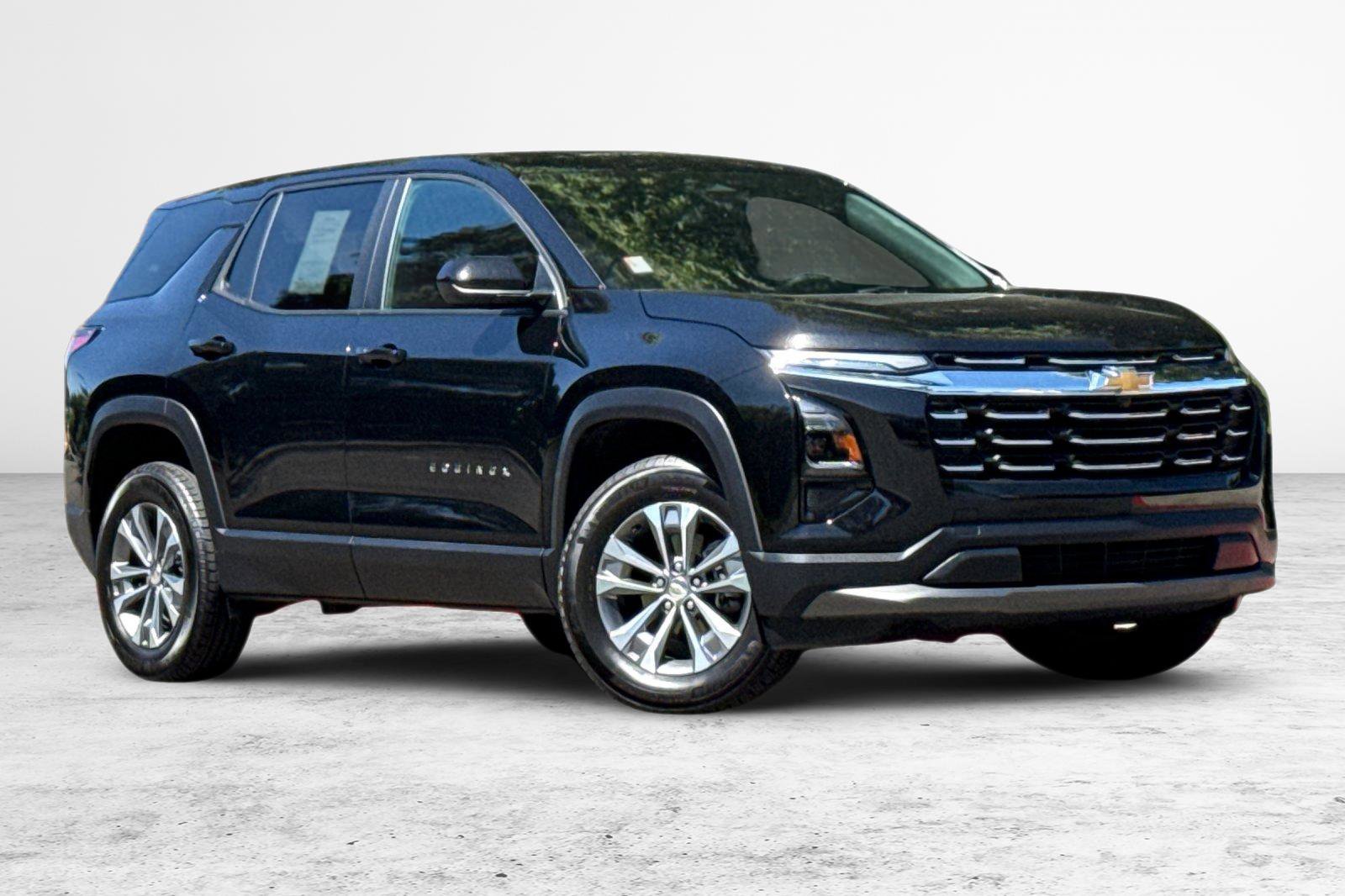 Used 2026 Chevrolet Equinox LT AWD/4WD image 2