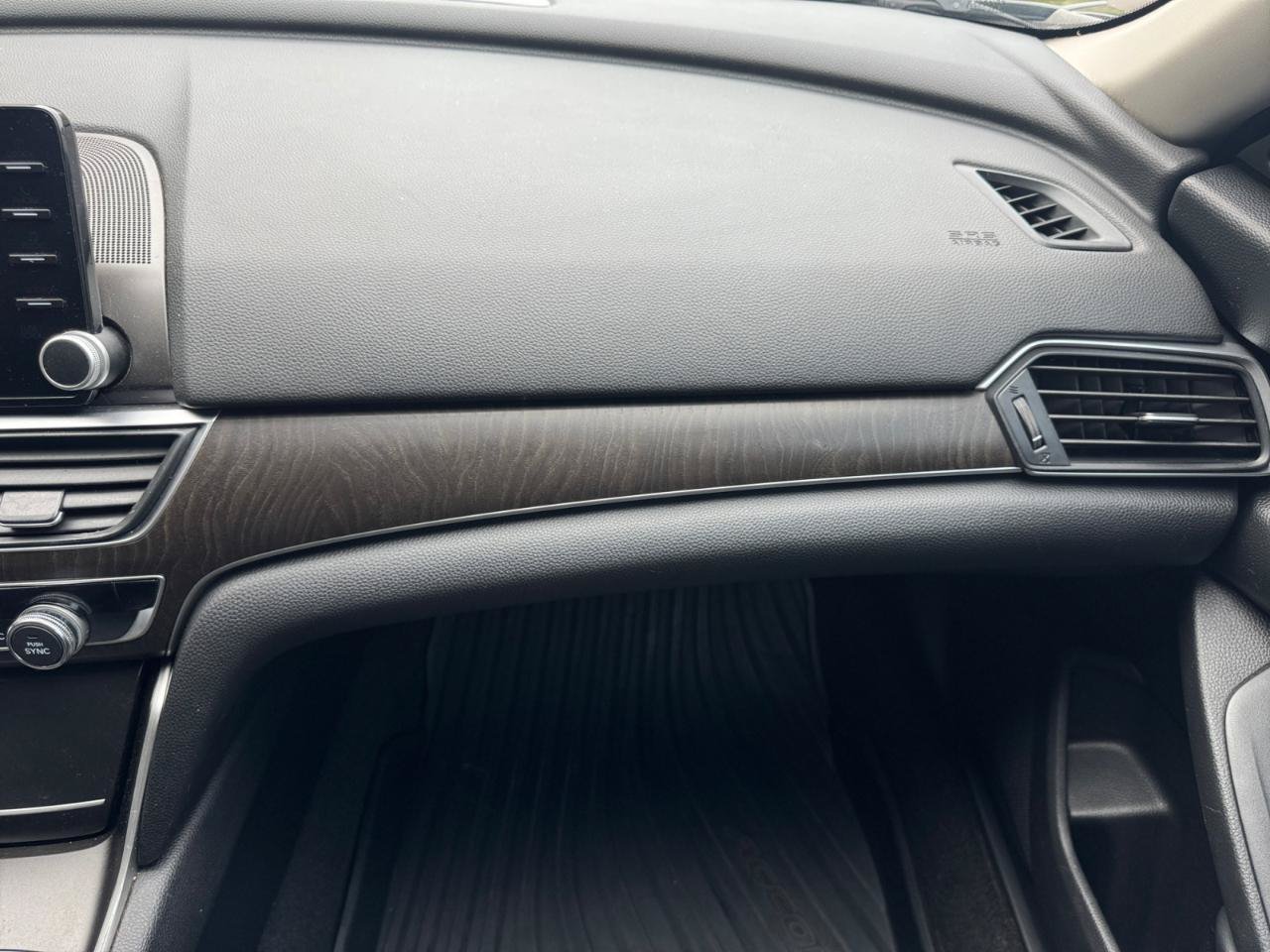Used 2018 Honda Accord EX image 22