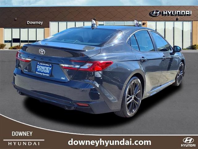 Used 2025 Toyota Camry SE image 3