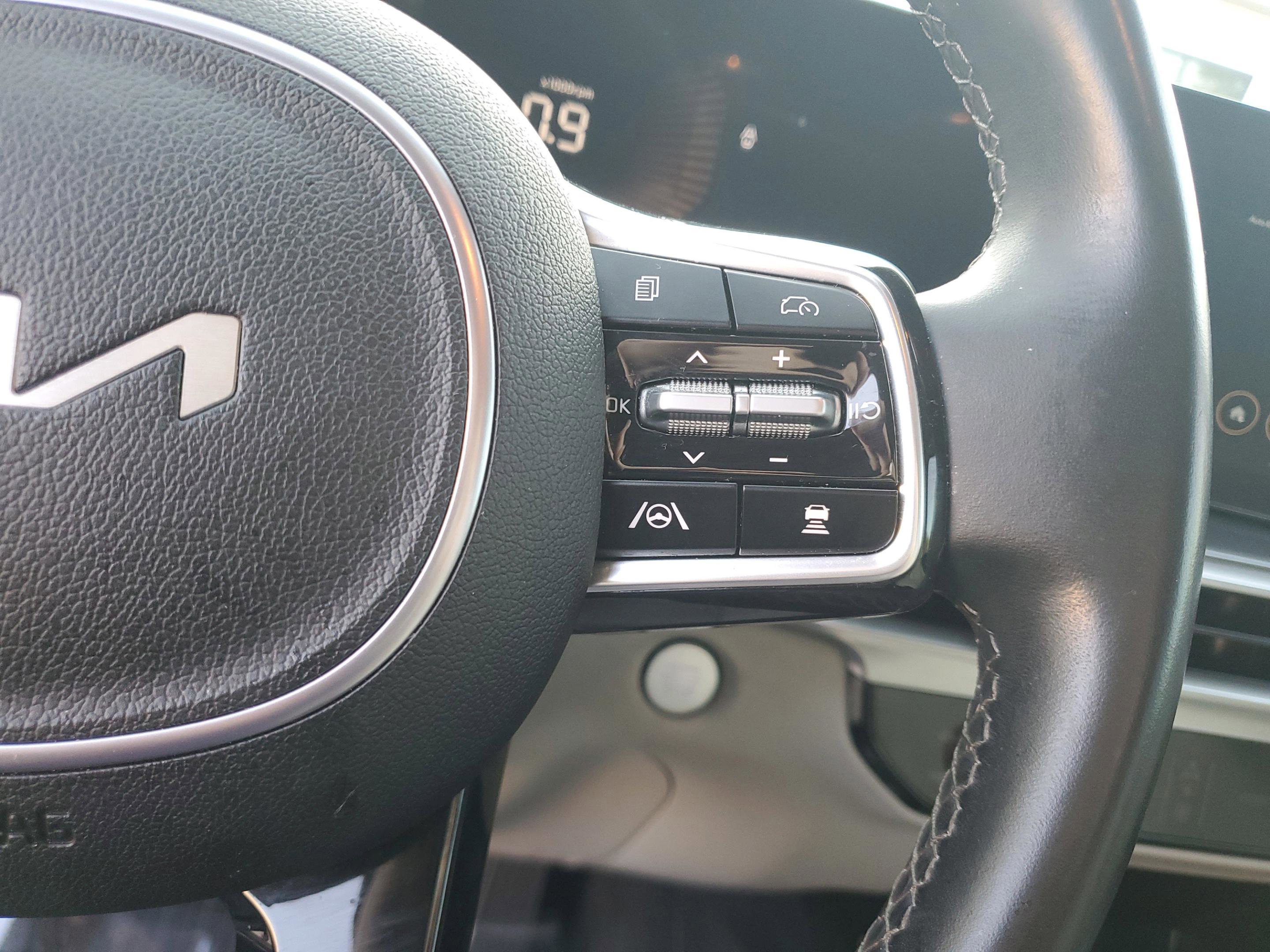 Certified 2025 Kia Sorento S image 28