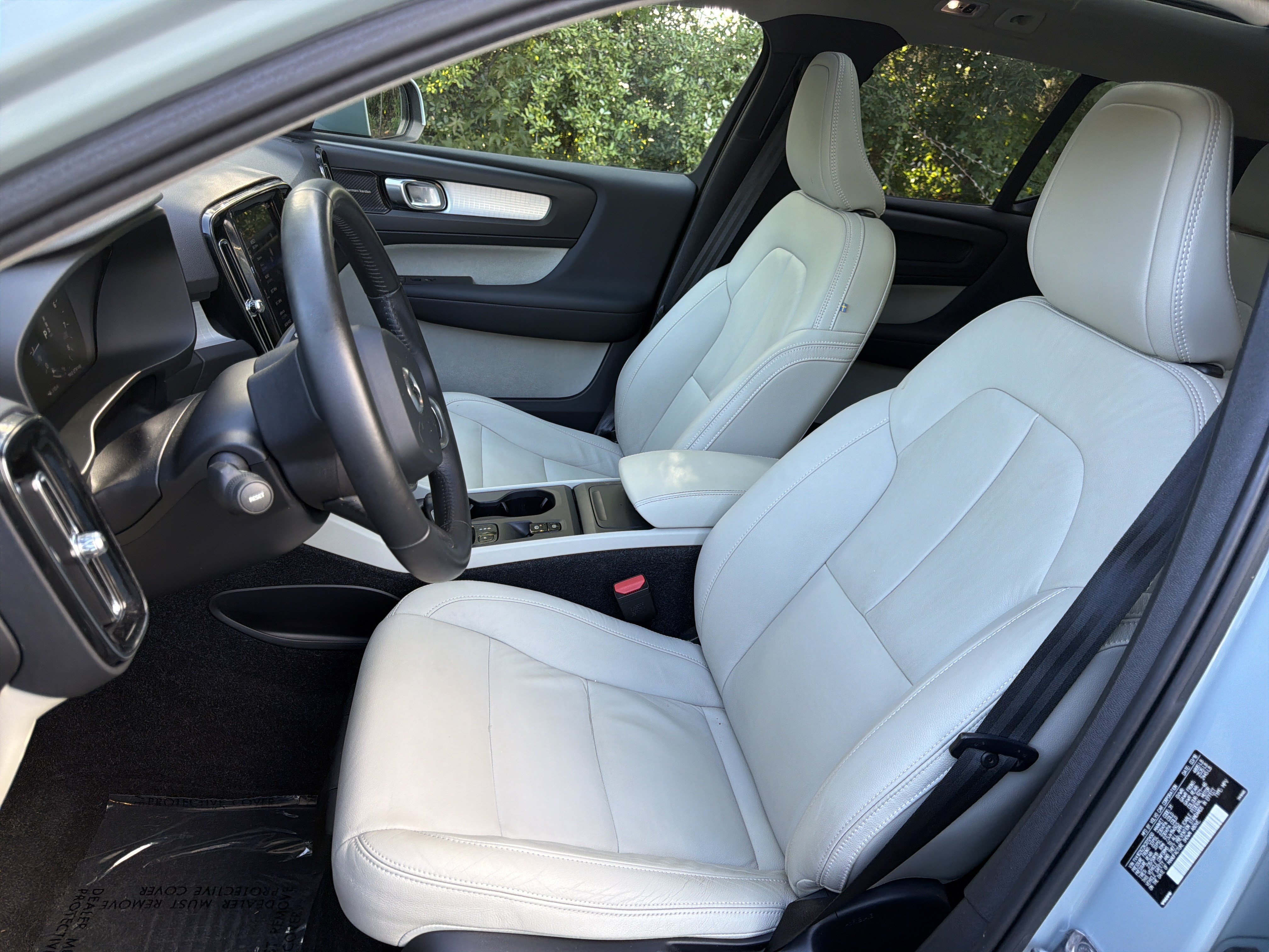 Used 2019 Volvo XC40 T5 Momentum AWD/4WD image 16
