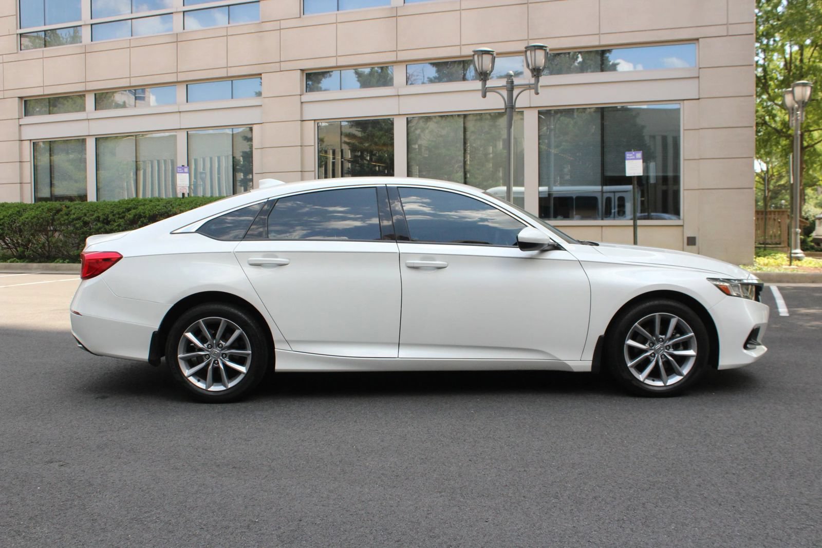 Used 2021 Honda Accord LX image 6