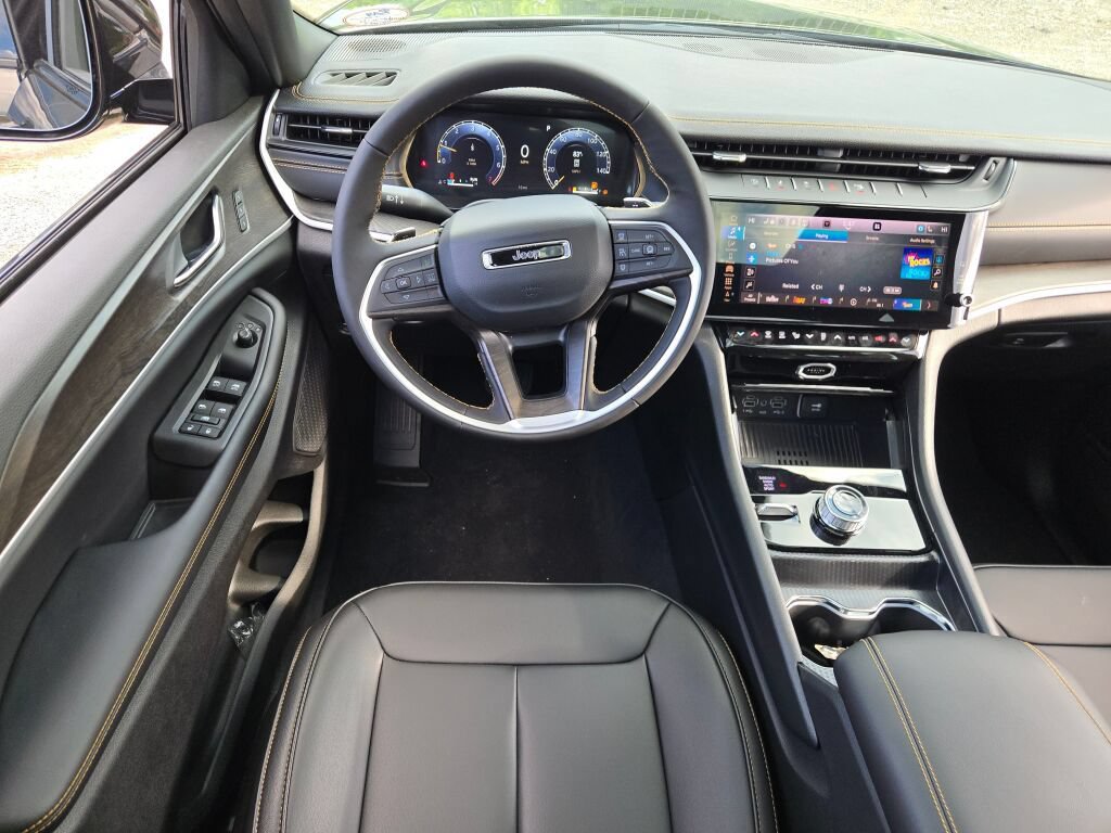 New 2026 Jeep Grand Cherokee L Limited AWD/4WD image 23