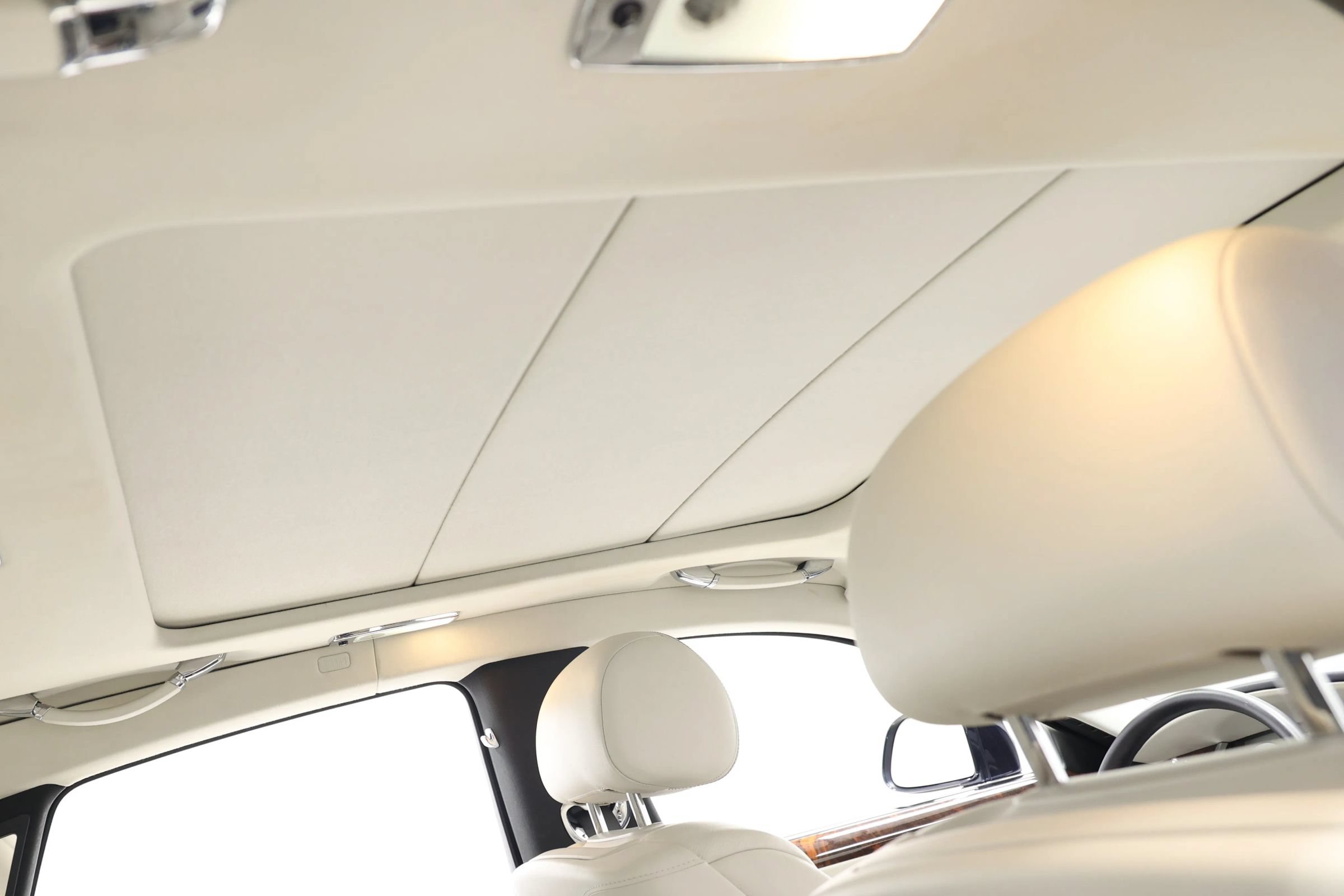 Used 2015 Rolls-Royce Ghost RWD image 91