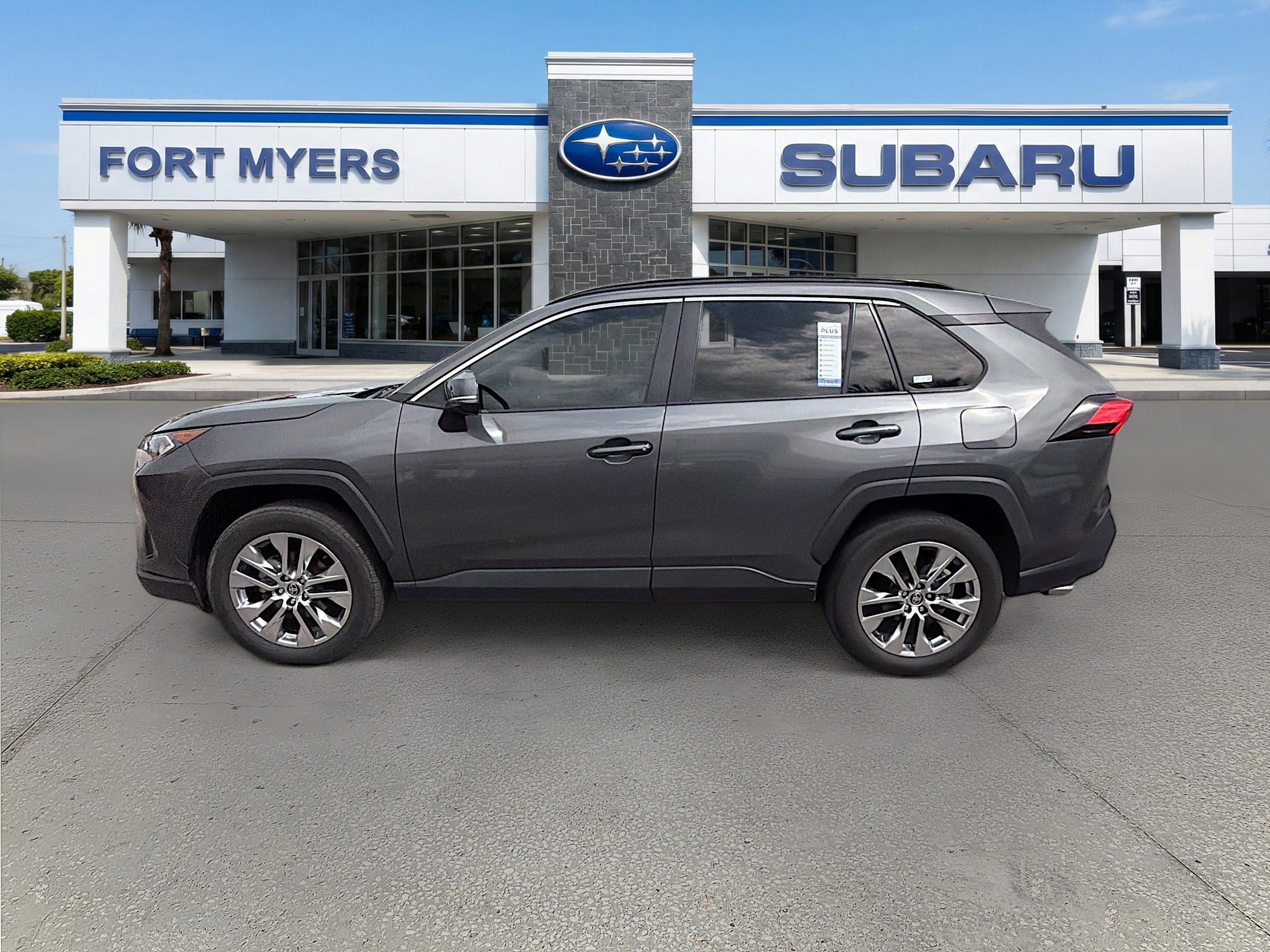 Used 2021 Toyota RAV4 XLE Premium image 6