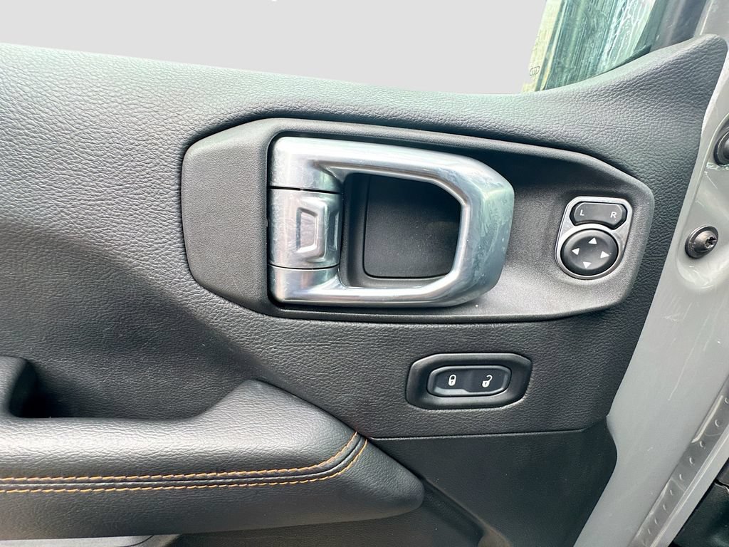 Used 2022 Jeep Gladiator Mojave AWD/4WD image 19