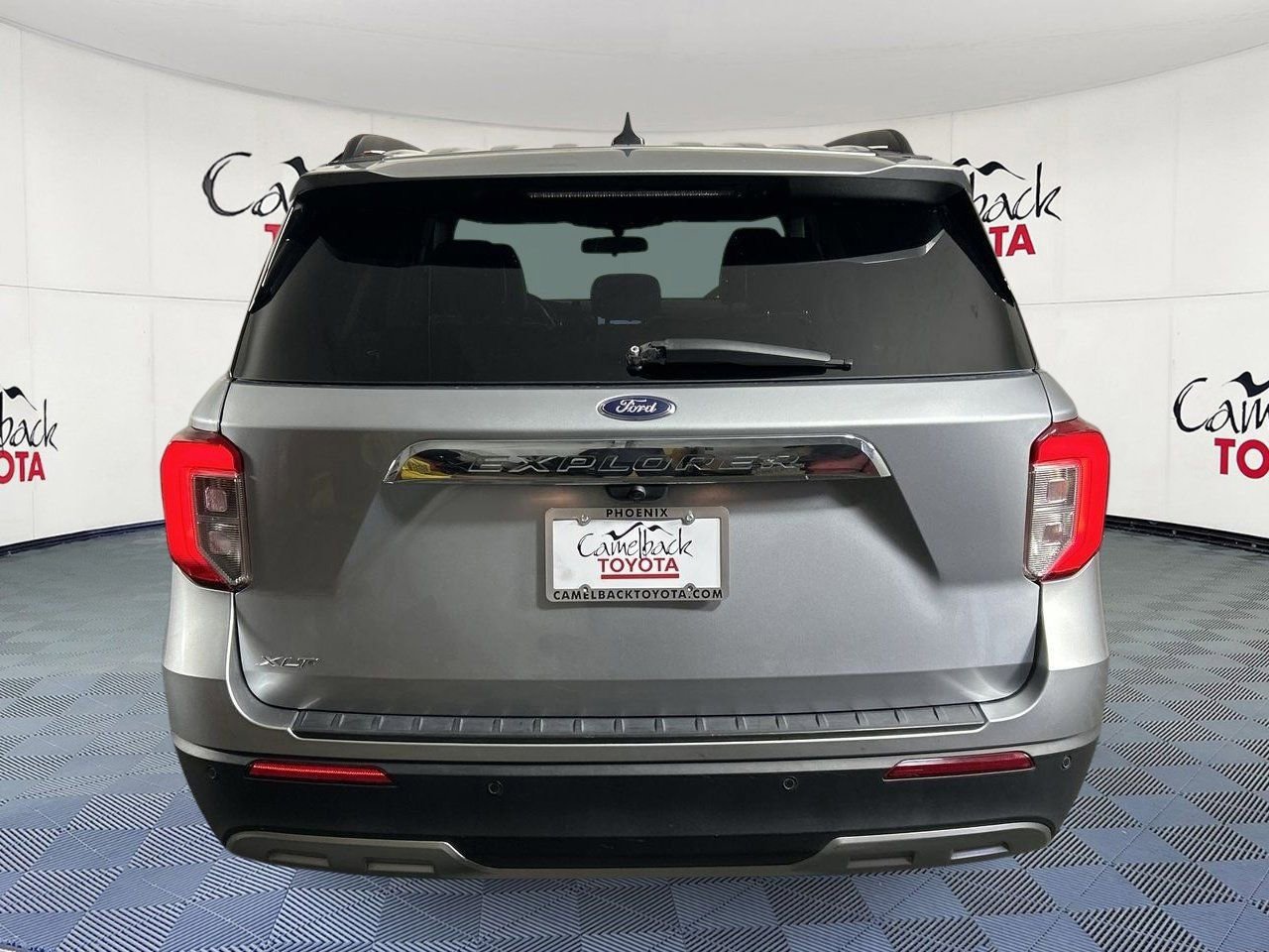 Used 2024 Ford Explorer XLT w/ Equipment Group 202A RWD image 6