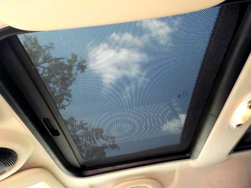 Used 2011 MINI Cooper Clubman w/ Premium Pkg image 16