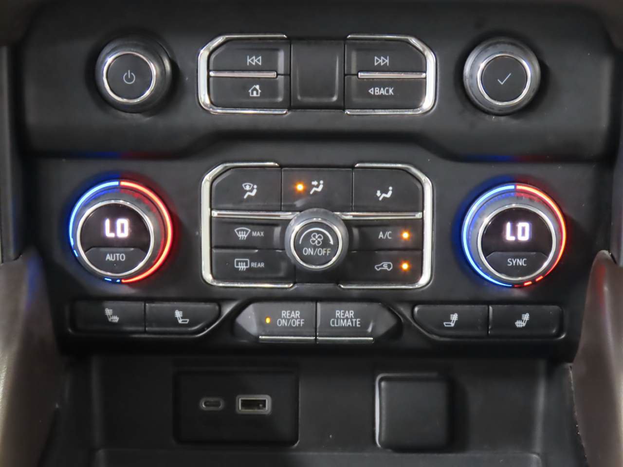 Used 2022 Chevrolet Tahoe LT w/ Luxury Package AWD/4WD image 12