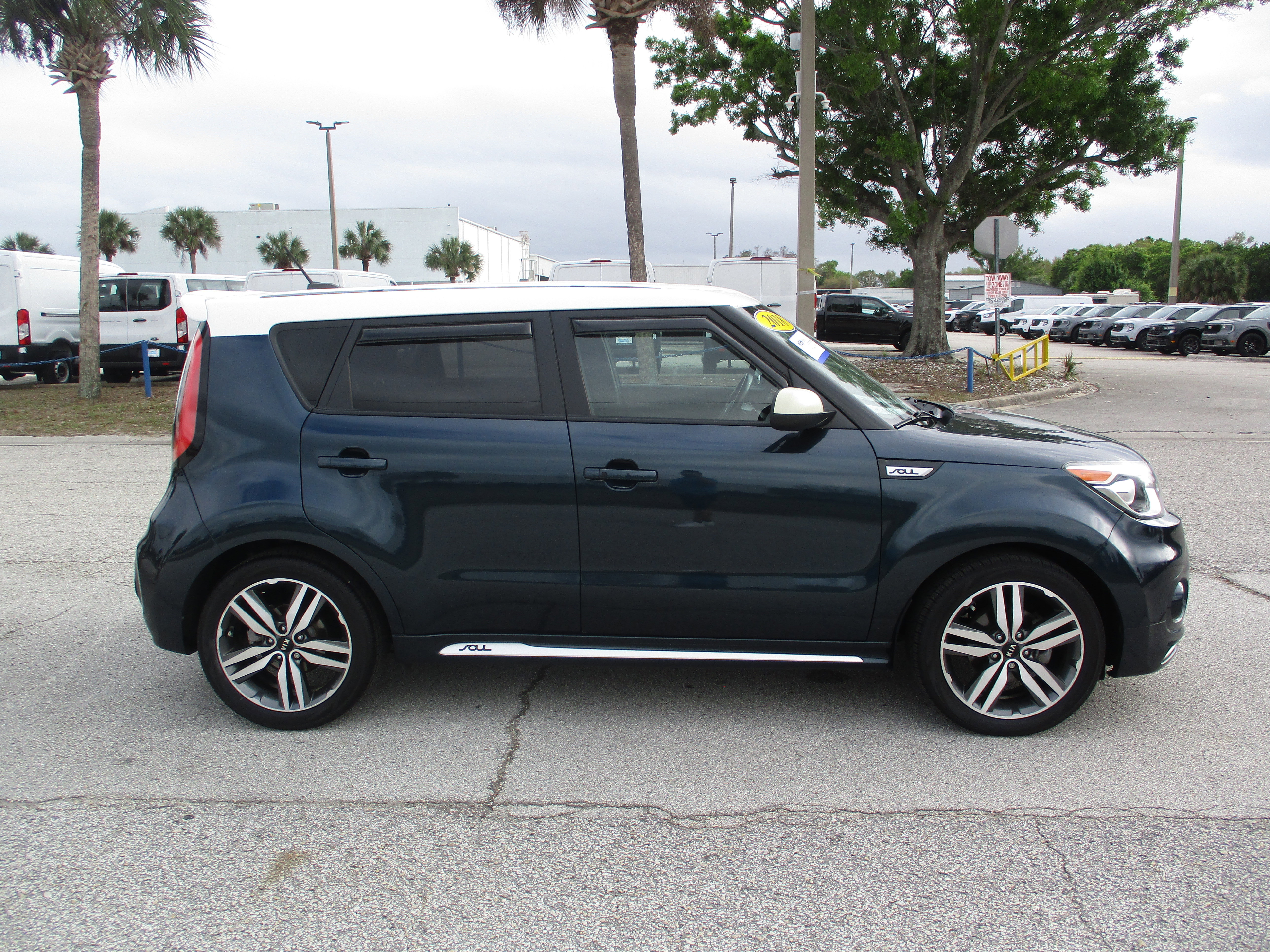 Used 2018 Kia Soul + image 8