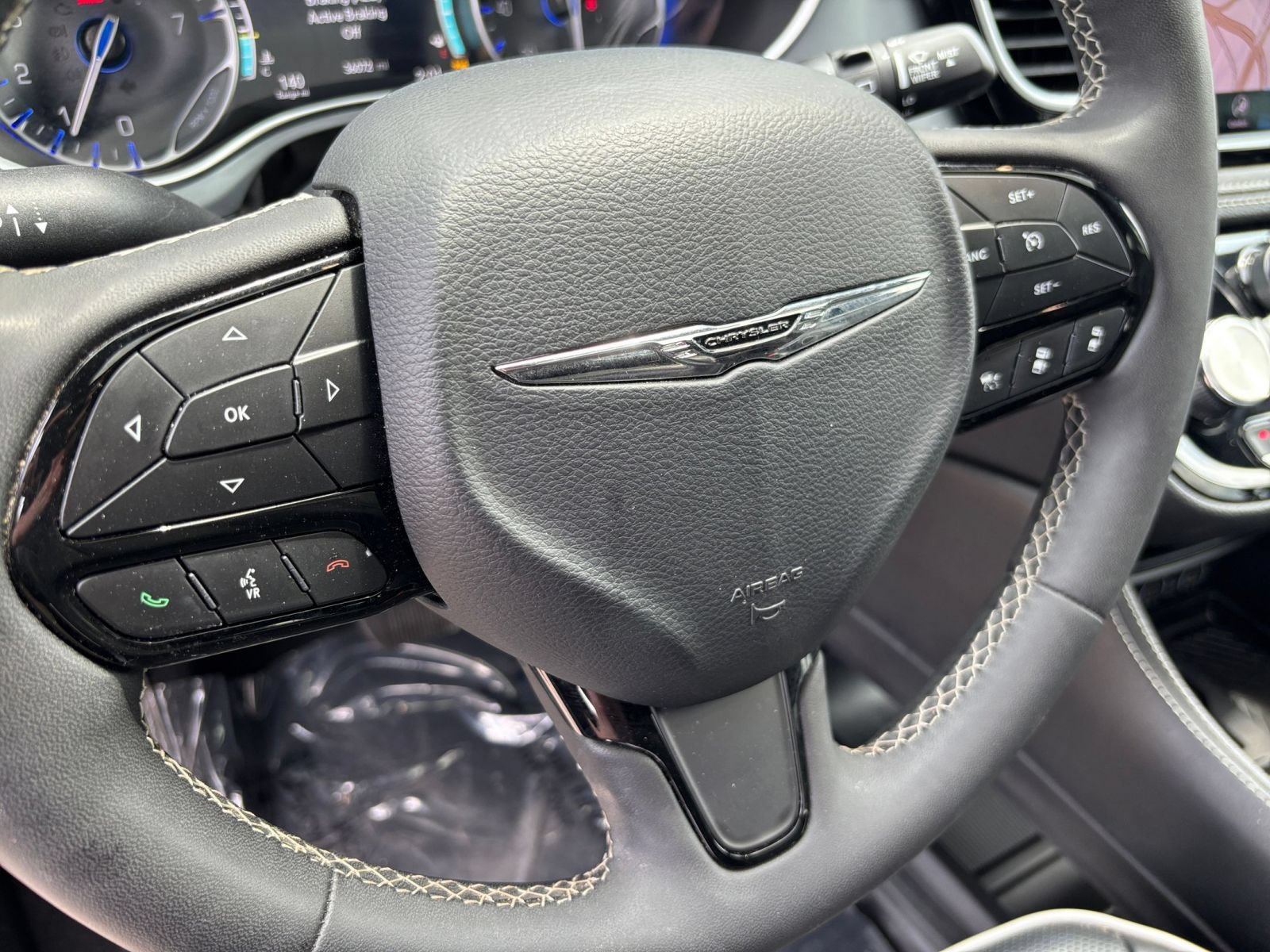 Used 2025 Chrysler Pacifica Limited FWD image 30