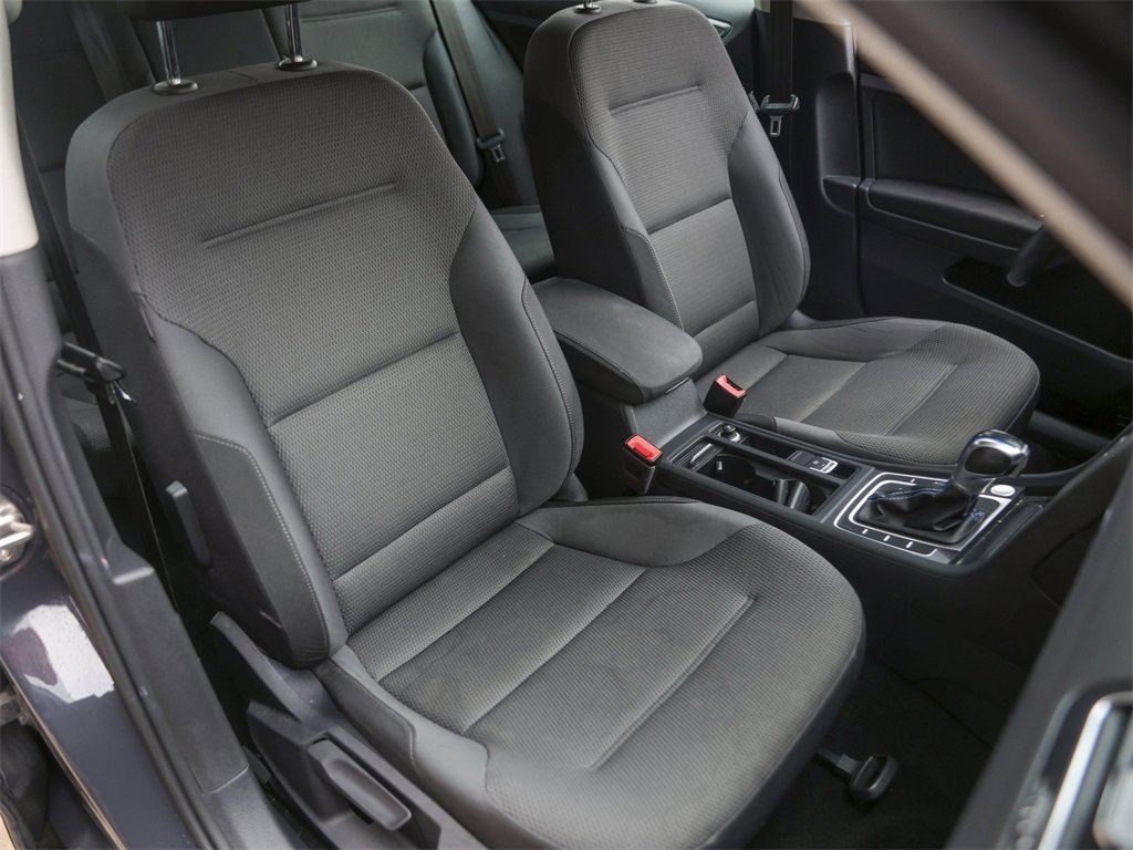 Used 2019 Volkswagen e-Golf SE w/ Driver Assistance Package image 33