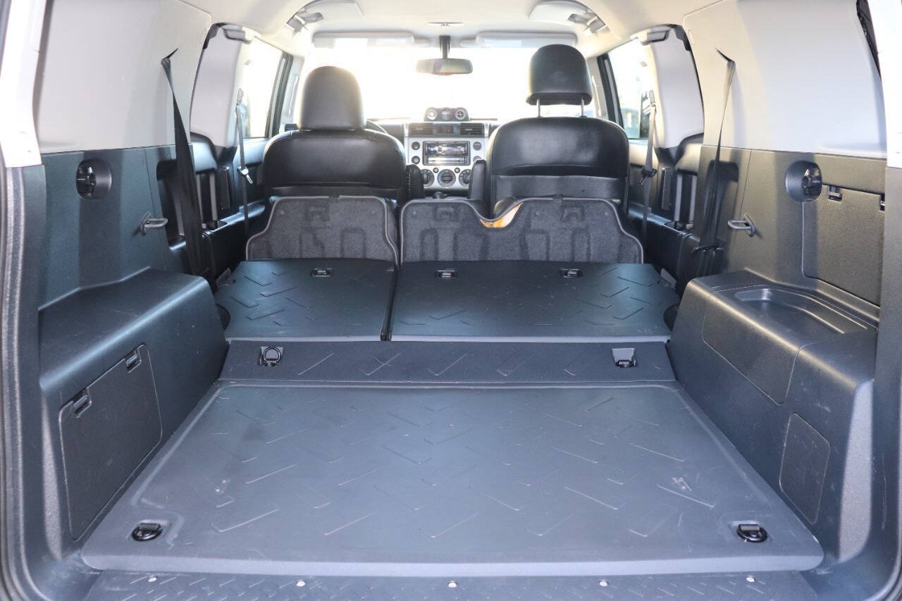 Used 2010 Toyota FJ Cruiser 4WD image 40